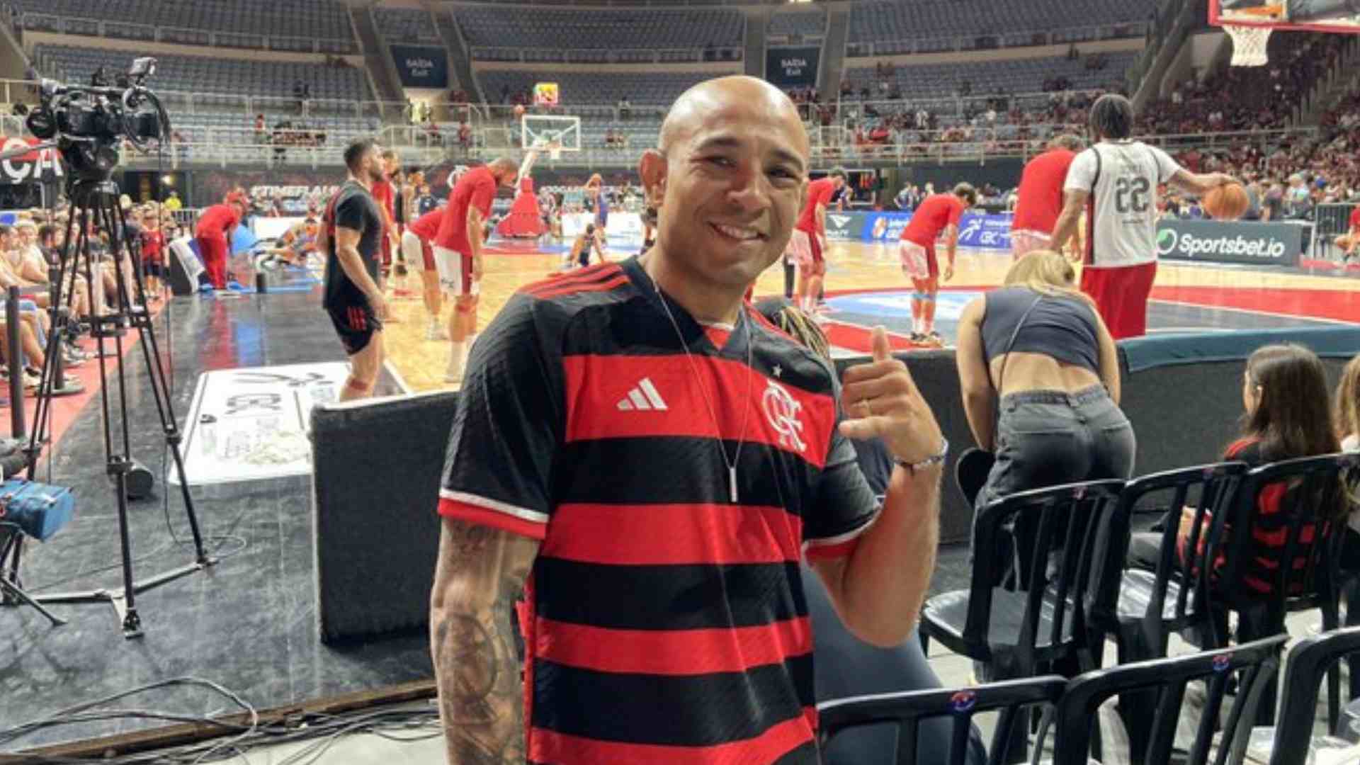 JOSÉ ALDO MARCA PRESENÇA NA FINAL DO SUPER 8 DE BASQUETE